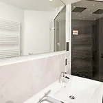 Apartment 6 Person In
