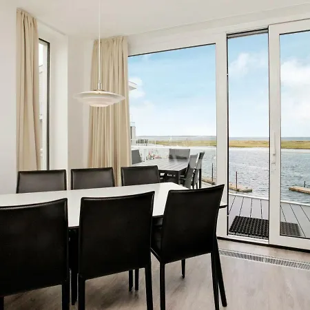 6 Person In Appartement