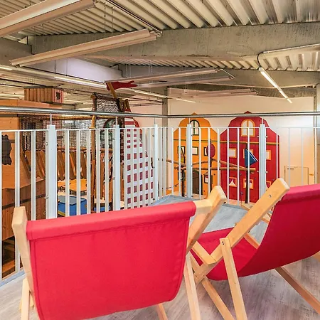 6 Person In Appartement