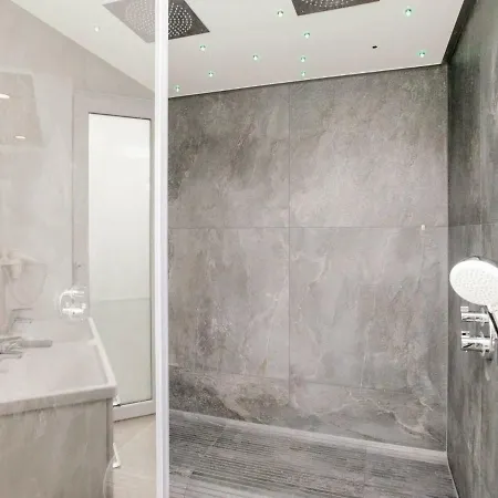 One-bedroom In 4 Apartment